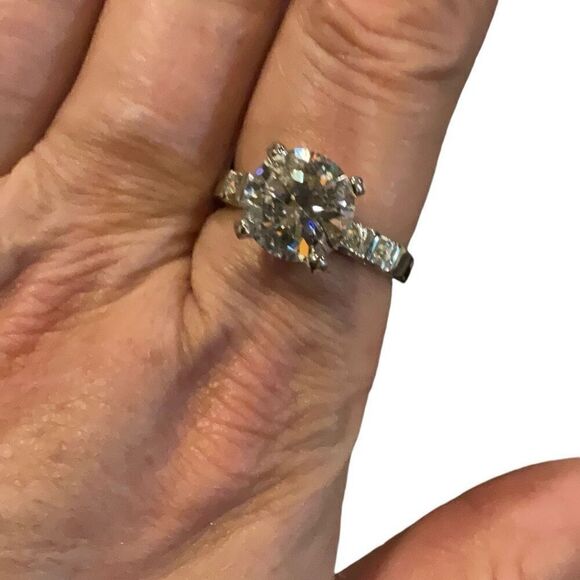 Beautiful engagement ring - Picture 1 of 6